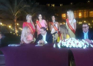 رئيس هيئة تنشيط السياحة مع ملكات جمال بجيكا